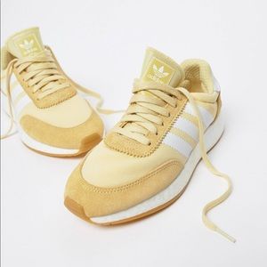 New pastel yellow adidas i -5923 women’s size 6